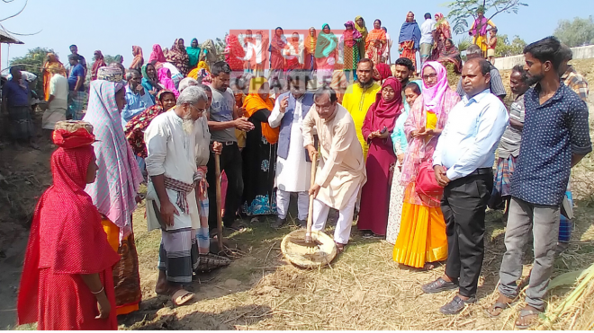 রাণীনগরে কর্মসৃজন কর্মসূচী কাজের উদ্বোধন