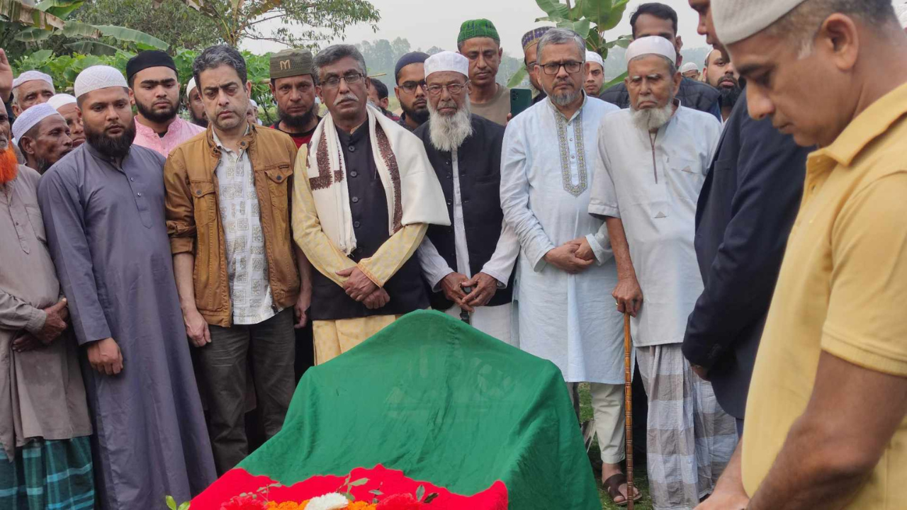 নবীগঞ্জের বীর মুক্তিযোদ্ধা গিয়াস উদ্দিনের রাষ্ট্রীয় মর্যাদায় দাপন সম্পন্ন- স্বজনদের আহাজারী