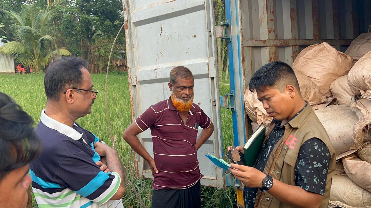 হাতিয়াতে ২টন কফি পাউডারসহ চালক-হেলপার আটক