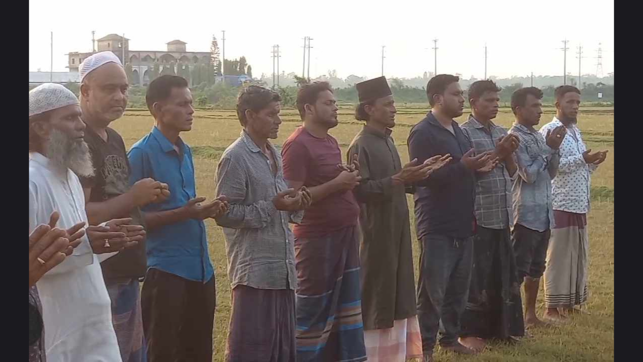 নবীগঞ্জের বিশিষ্ট বাউল লেবু মিয়ার স্বরণে মিলাদ মাহফিল কবর জিয়ারত